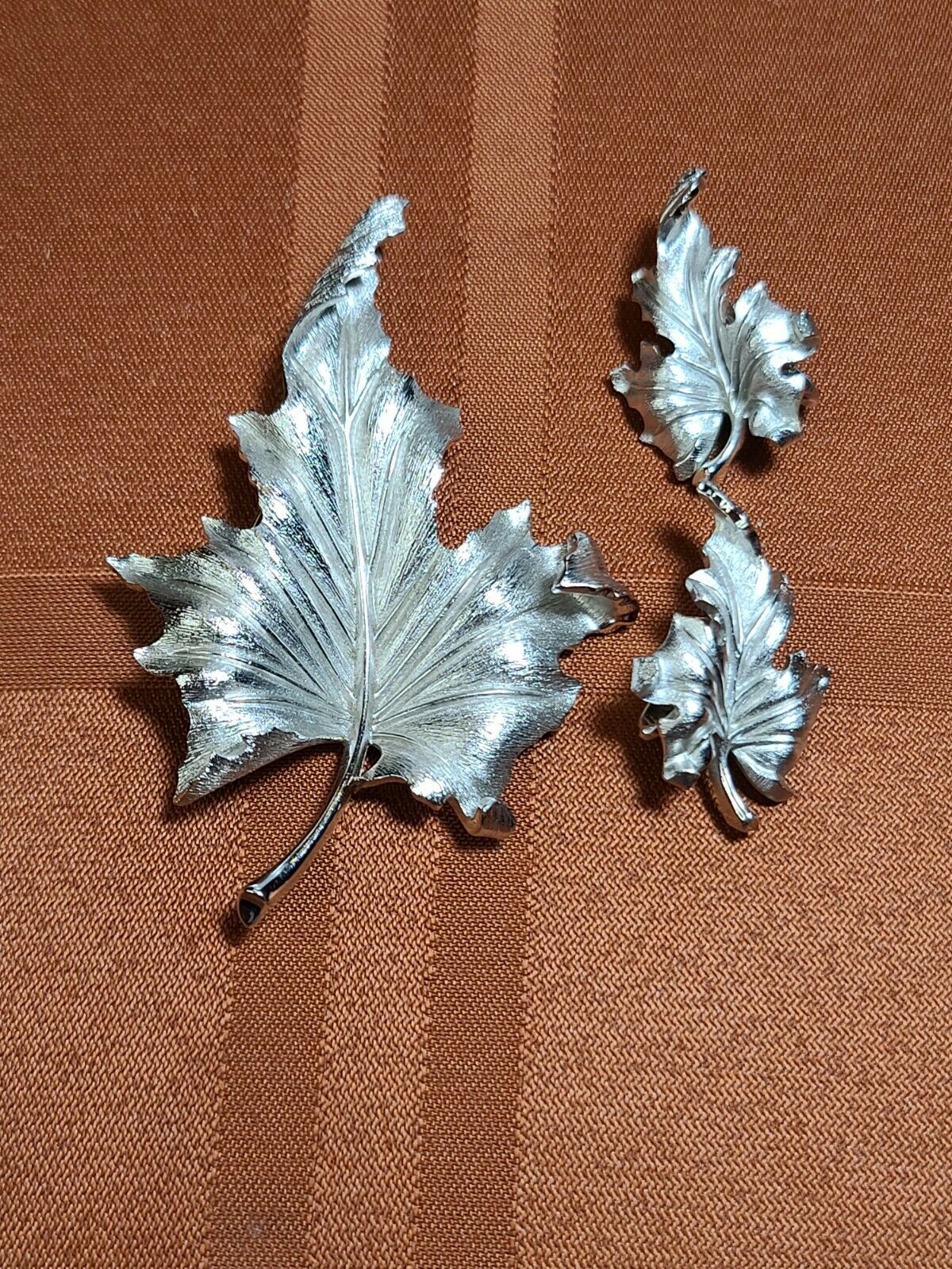 Vintage Crown Trifari Brooch Earring Set Silver Tone Leaf Leaves Clip On Signed